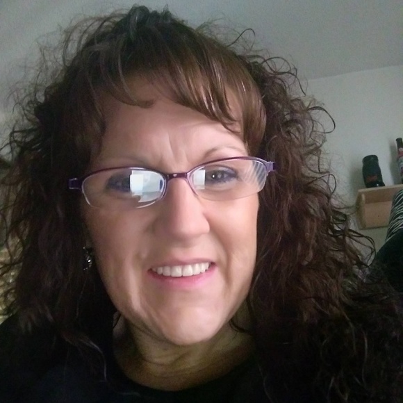 Meet your Posher, Christy - Picture 1 of 3